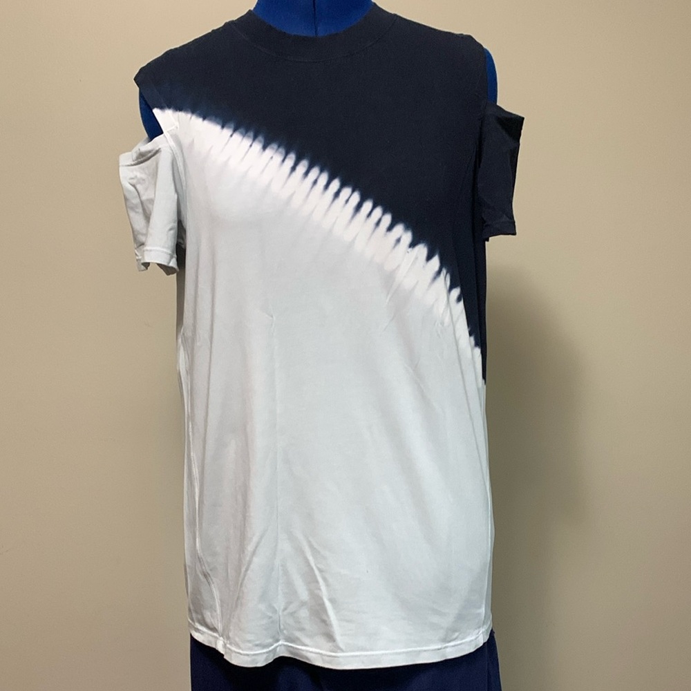 Lululemon TieDye cutout tee